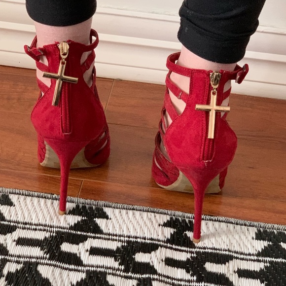 Charlotte Russe Red stiletto heels with gold cross on the back size 9 - Picture 5 of 15
